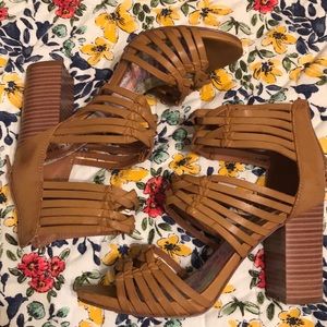 Chunky-heeled sandal.